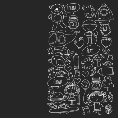 Küçük çocuklar ile vektör deseni. Anaokulu, oyun ve birlikte büyümek. Doodle tarzında oyuncaklar ve çocuklar simgeleri
