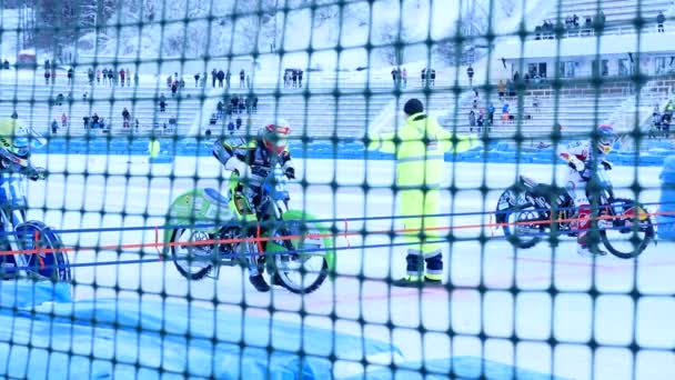 Almaty, Kazachstan-2 februari 2019: Ice Speedway World Champ. motorrace — Stockvideo