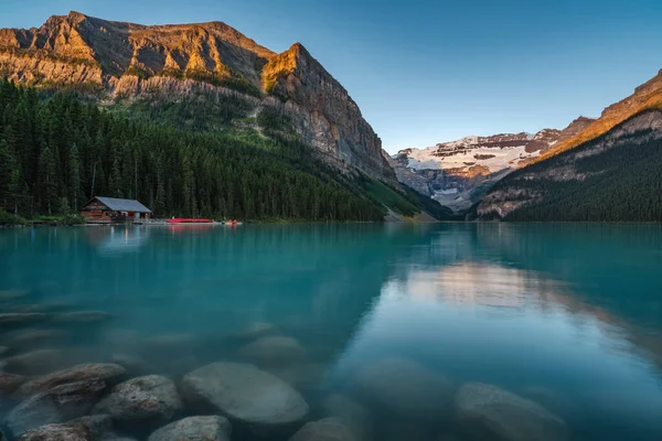 Lake Louise All Alba Nel Banff National Park Alberta Canada — Foto Stock