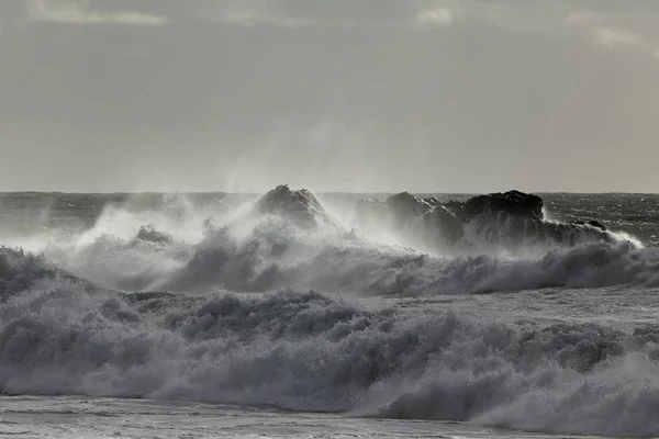 Rough Sea Spray Costa Rocosa Del Norte Portugal —  Fotos de Stock