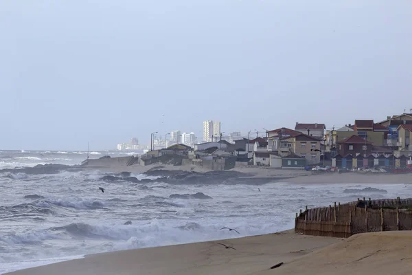 Pequena Aldeia Pescadores Durante Tempestade Mar — Fotografia de Stock