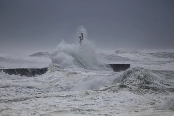 Muelle Boca River Ave Faro Bajo Fuerte Tormenta Vila Conde — Foto de Stock