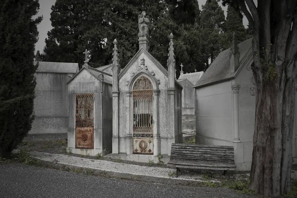 Triste Velho Cemitério Histórico Europeu — Fotografia de Stock