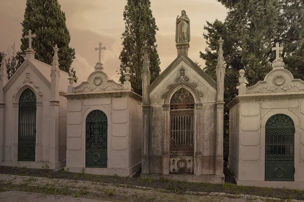 Velho Cemitério Europeu Túmulos Familiares — Fotografia de Stock