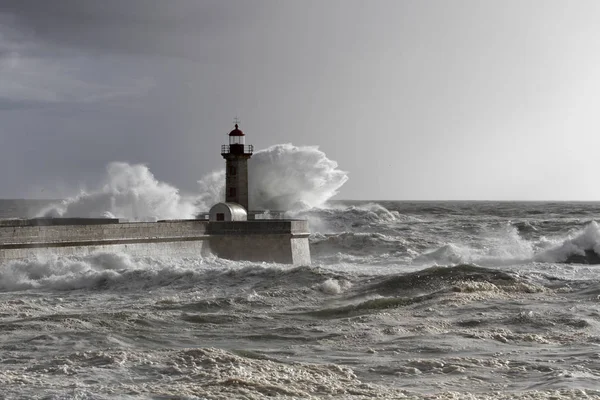 Moody Seascape Big Splash Breaking Waves Pier Old Lighthouse End — Stock Photo, Image