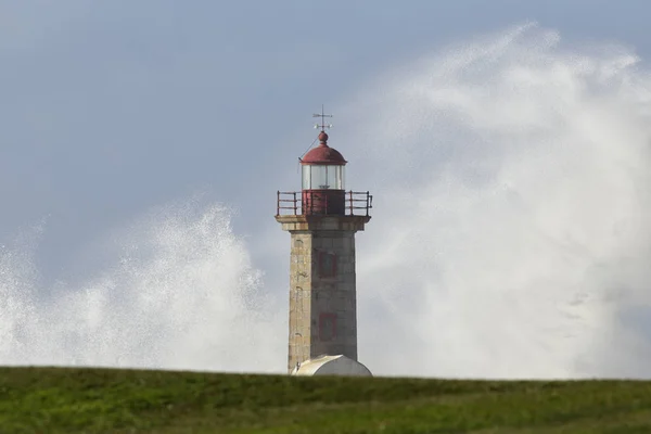 Big Wave Splash Lighthouse Sunny Stormy Day — Stock Photo, Image