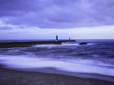 Moody Douro nehir ağzı alacakaranlıkta. Amalog: 120 slayt film.