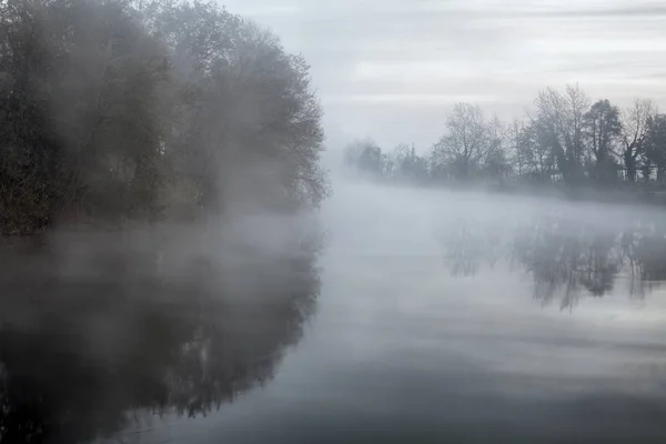 Romantica Curva Fluviale Nella Nebbia Dell Alba Nord Del Portogallo — Foto Stock