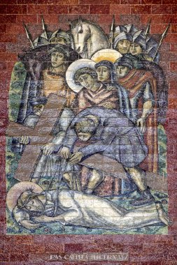 İstasyonları Haç: İsa'nın ilk kez düşüyor. Fatima'nın tapınak dışında Portekizce çinilerin bir panel.