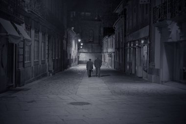 Gece, kuzeyinde Portekiz eski Braga sokak.