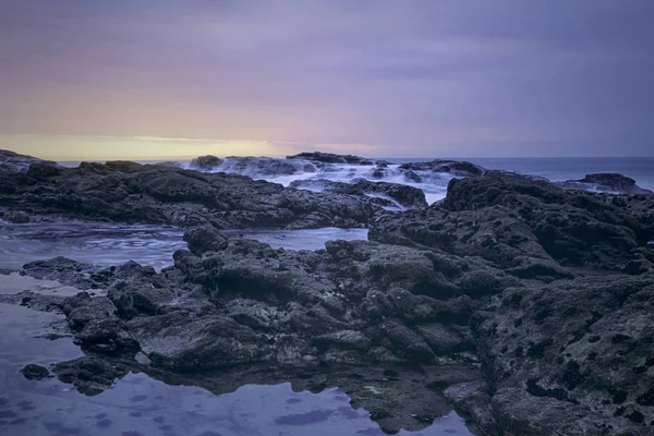 Larga Exposición Una Playa Rocosa Portuguesa Atardecer Analog Película Deslizante — Foto de Stock