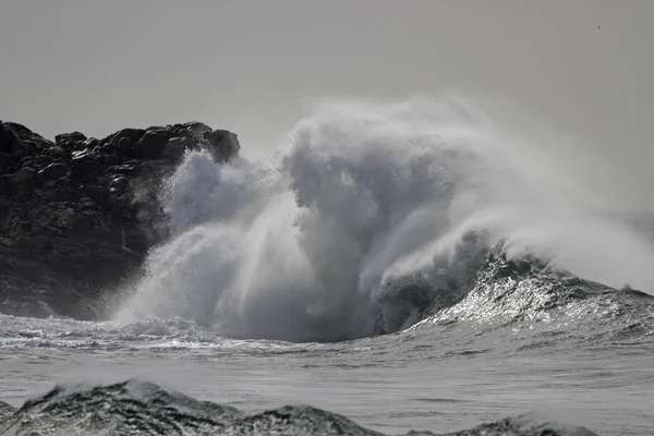 Ondas Marinhas Ásperas Com Spray Vento Costa Norte Portugal — Fotografia de Stock