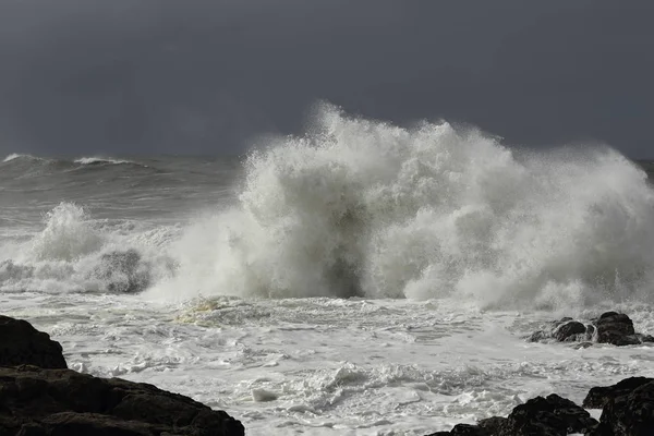 Грубая Морская Волна Всплеск Северное Португальское Побережье Бурный День — стоковое фото