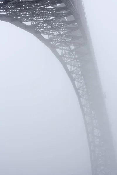 Oporto Viejo Arco Puente Hierro Niebla Río Duero — Foto de Stock