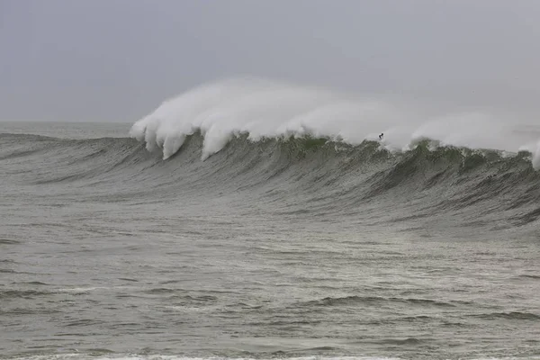 Vague longue avec aérosol — Photo