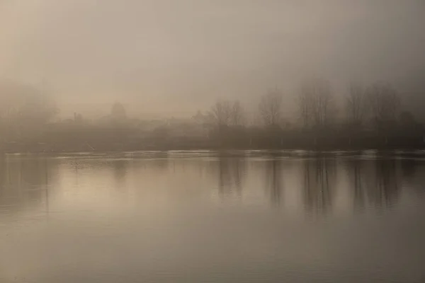 Niebla río amanecer —  Fotos de Stock