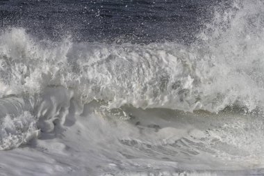 Köpük kırma dalgası