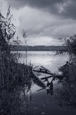 Göl batık geleneksel ahşap tekne