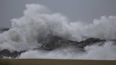 büyük dalga sıçrama