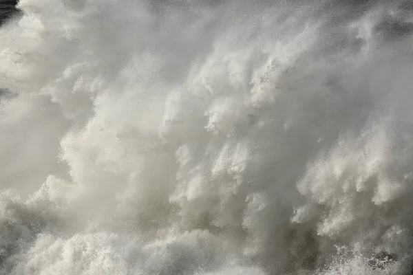 Grande mar quebrando detalhe onda — Fotografia de Stock