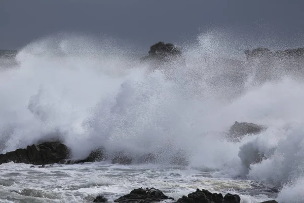 Fim do dia mar agitado — Fotografia de Stock