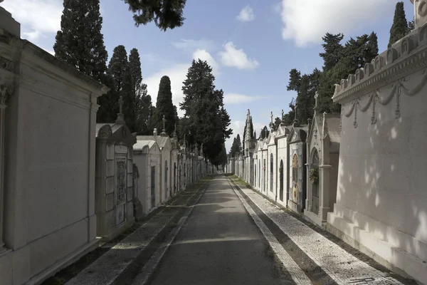 Старая улица кладбища — стоковое фото