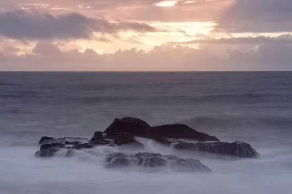 Colorido Atardecer Playa Rocosa Del Norte Portugal — Foto de Stock