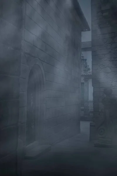 Пухнаста Середньовічна Туманна Алея Вночі — стокове фото