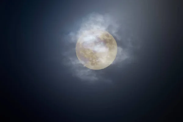 Cielo Nublado Luna Llena — Foto de Stock