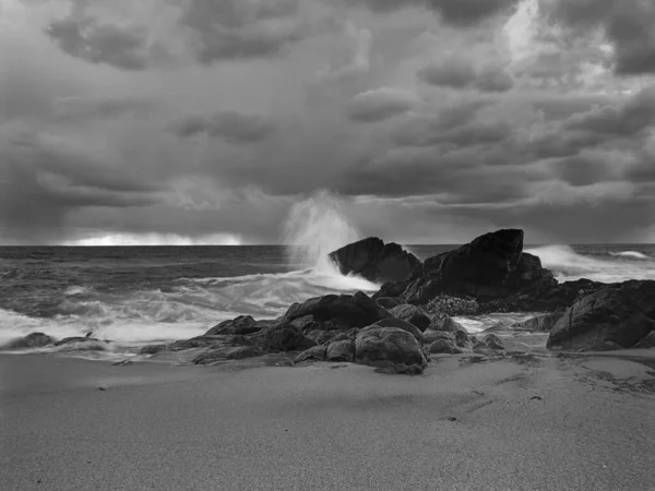 Playa Marítima Del Norte Portugal Atardecer Oscuro Antes Tormenta Analógico —  Fotos de Stock