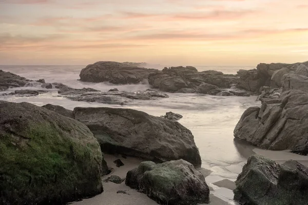 Crepuscolo Arancione Costa Rocciosa Portoghese Settentrionale Lunga Esposizione — Foto Stock