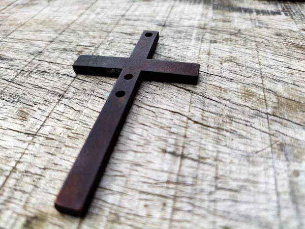 Stary Krzyż Drewnianym Tle Drewniany Krzyż Chrześcijański — Zdjęcie stockowe