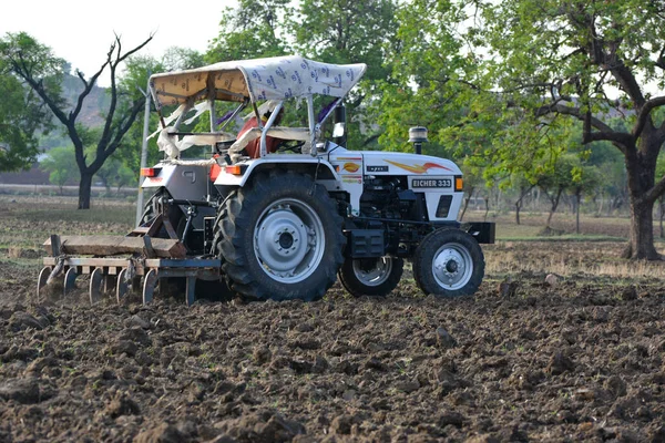 Tikamgarh Madhya Pradesh India Junio 2020 Agricultor Indio Con Tractor —  Fotos de Stock