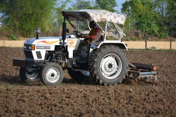 Tikamgarh Madhya Pradesh Índia Junho 2020 Agricultor Indiano Com Trator — Fotografia de Stock