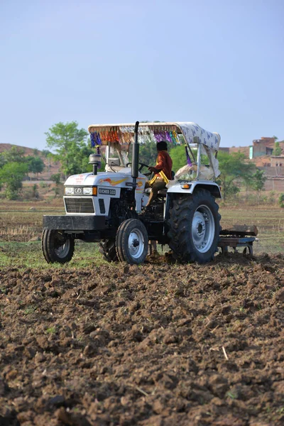 Tikamgarh Madhya Pradesh Índia Junho 2020 Agricultor Indiano Com Trator — Fotografia de Stock