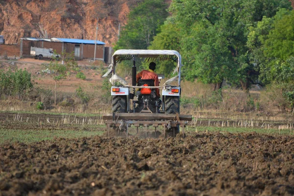 Tikamgarh Madhya Pradesh Índia Junho 2020 Agricultor Indiano Com Trator — Fotografia de Stock