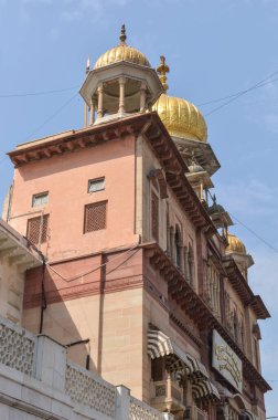 Chandani Chowk pazarında Gurudwara manzarası.