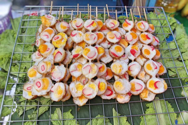 焼き卵の屋台の食べ物でおいしいです — ストック写真