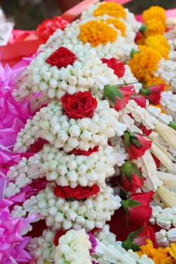 El Yasemin güzel çelenk piyasada