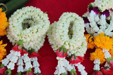 El Yasemin güzel çelenk piyasada