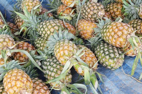 Verse Ananas Heerlijk Straatvoedsel — Stockfoto