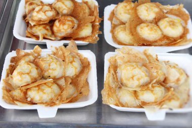 Hindistan cevizi sütü karıştırın şeker ve un, Tay tatlı