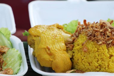 Tavuk biryani pirinç lezzetli ve sos