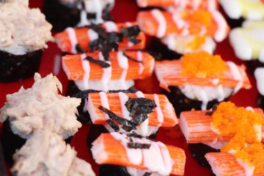 Karışık rulo suşi set lezzetli, Japon gıda