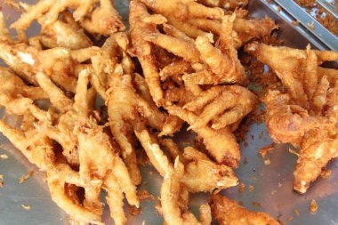 Kızarmış tavuk ayağı sokak gıda lezzetli