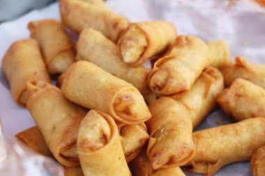 Meze yemek için geleneksel tava böreği