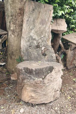 Vintage tarzı koltukları bahçede ayarla