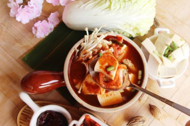 Kore yemeği geleneksel kimchi tofu çorbası