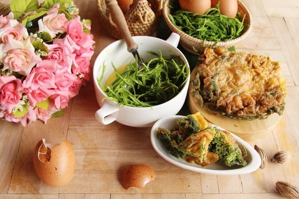 Fried akasya pennata omlet sokak gıda