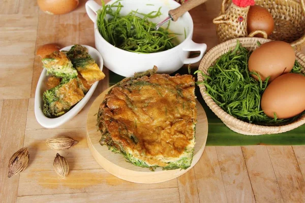 Fried akasya pennata omlet sokak gıda